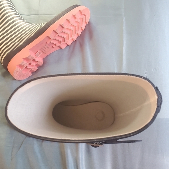 JOURNEE COLLECTION "Settle" Rain Boot in Stripped Black & Cream with Coral Sole - Picture 8 of 16